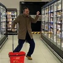 Comment échapper à la tristesse et trouver de la légèreté là où on ne l'attend pas ?