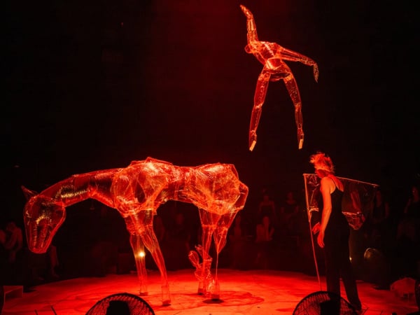 Nocturne (Parade), Phia Ménard