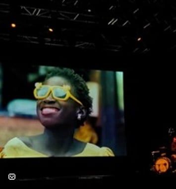 Oriki & Woz Kaly, La Petite Vendeuse de Soleil