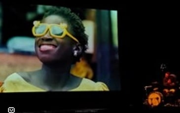 Oriki & Woz Kaly, La Petite Vendeuse de Soleil