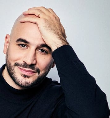 Mehdi Djaadi, Couleur framboise