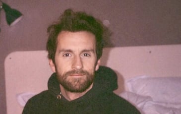 Pablo Mira cherche encore le titre de son spectacle