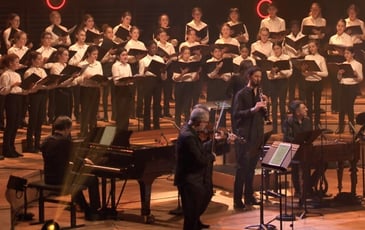Le Sirba Octet, Tsuzamen, avec la classe d'orchestre de l'école Maxime-Henriet